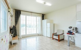 Seokmodo Beach White House Pension