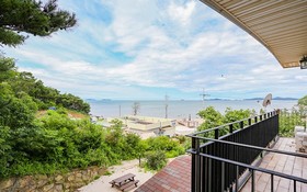 Seokmodo Beach White House Pension