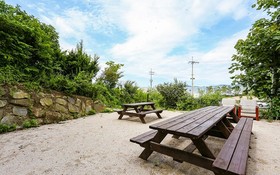 Seokmodo Beach White House Pension