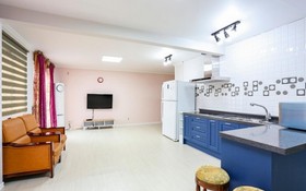 Seokmodo Beach White House Pension