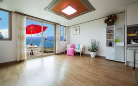 Seokmodo White Wing Pension