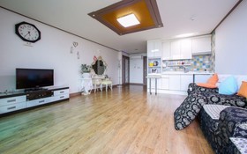 Seokmodo White Wing Pension