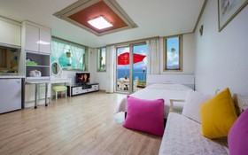 Seokmodo White Wing Pension