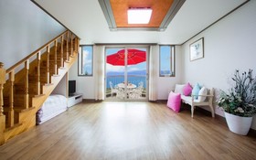 Seokmodo White Wing Pension