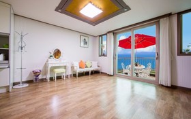 Seokmodo White Wing Pension