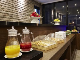 Urban Island Hotel