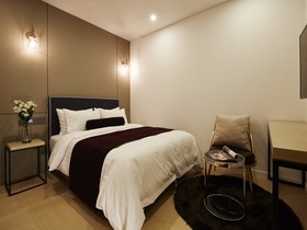 Urban Island Hotel