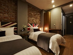 Urban Island Hotel