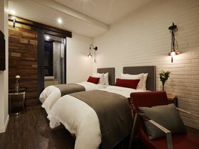 Urban Island Hotel