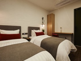 Urban Island Hotel