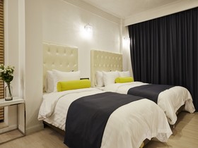 Urban Island Hotel