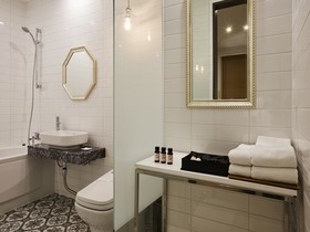 Urban Island Hotel