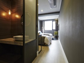 Urban Island Hotel