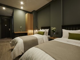 Urban Island Hotel