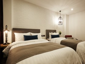Urban Island Hotel