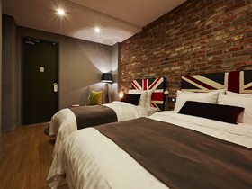 Urban Island Hotel