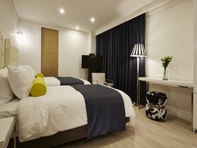 Urban Island Hotel