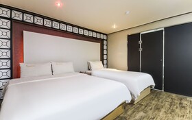 Q Motel