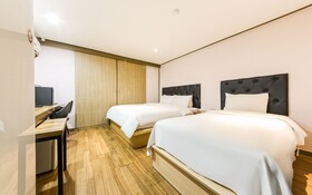Q Motel