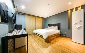 Q Motel