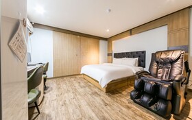 Q Motel