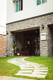 Alley Guesthouse