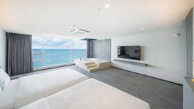Sharp & Flat Hotel