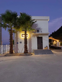 Lim Sea Side Poolvilla Pension