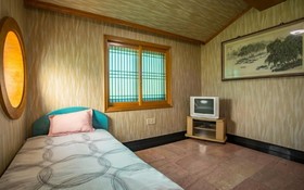 Namhae Badatga Byeoljang Pension
