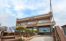 Namhaeseommaeulbada Pension