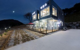 Namhae Traum House Bed and Breakfast