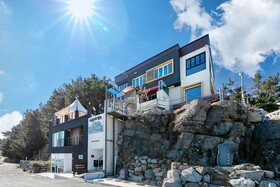 Pohang Couple Stone Pension