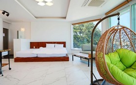 Pohang Damodi Pool Villas Pension