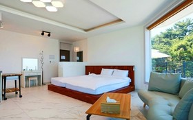 Pohang Damodi Pool Villas Pension