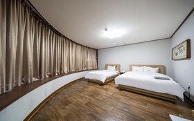 Pohang Yeongildae Hotel Lily