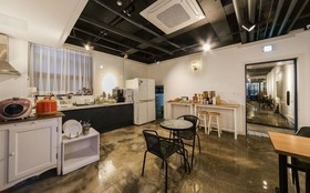 Vallas Hotel & Guest