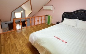 Seocheon Red Windmill Attiang Pension