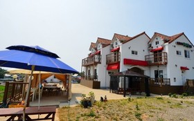 Seocheon Red Windmill Attiang Pension