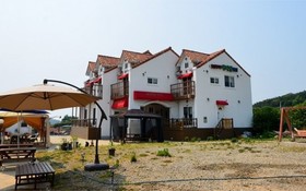Seocheon Red Windmill Attiang Pension
