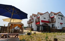 Seocheon Red Windmill Attiang Pension