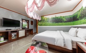 Sharp Motel