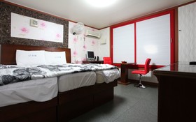 Sharp Motel