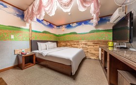 Sharp Motel