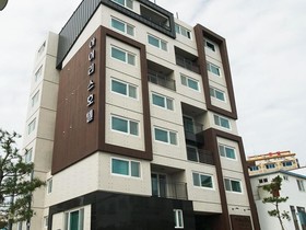 Iris Hotel