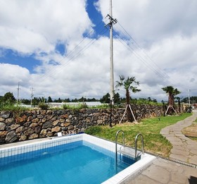 Jeju Ghetto Guest House Party