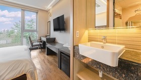 Jeju Maru Hotel & Cafe