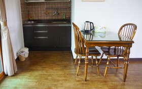 Jeju Oedolgaenara Pension & Guesthouse