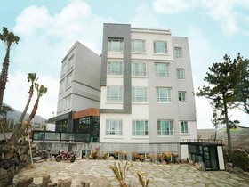 Jeju Saint House