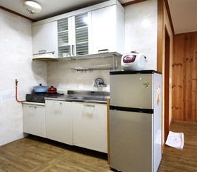 Jeju Kidsgajok Badatgahauseu