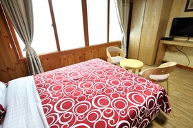 Jeju Kidsgajok Badatgahauseu